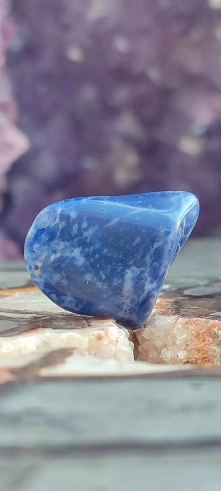 Load image into Gallery viewer, Sodalite de Bolivie pierre roulée Grade ’Extra’ Sodalite pierre roulée
