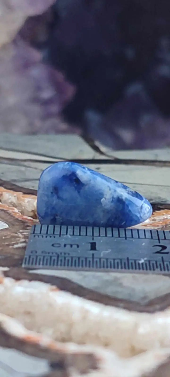 Chargez l&#39;image dans la visionneuse de la galerie, Sodalite de Bolivie pierre roulée Grade ’Extra’ Sodalite pierre roulée
