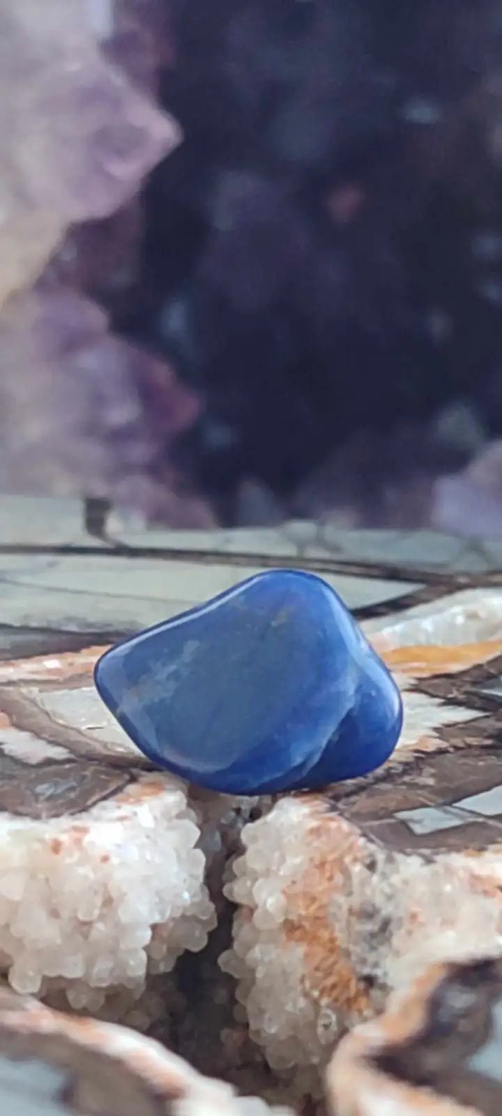 Chargez l&#39;image dans la visionneuse de la galerie, Sodalite de Bolivie pierre roulée Grade ’Extra’ Sodalite pierre roulée
