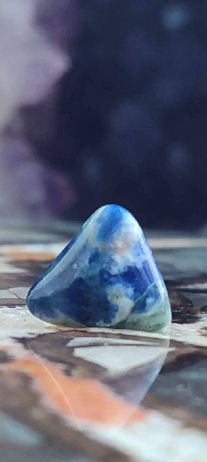 Load image into Gallery viewer, Sodalite de Bolivie pierre roulée Grade ’Extra’ Sodalite pierre roulée
