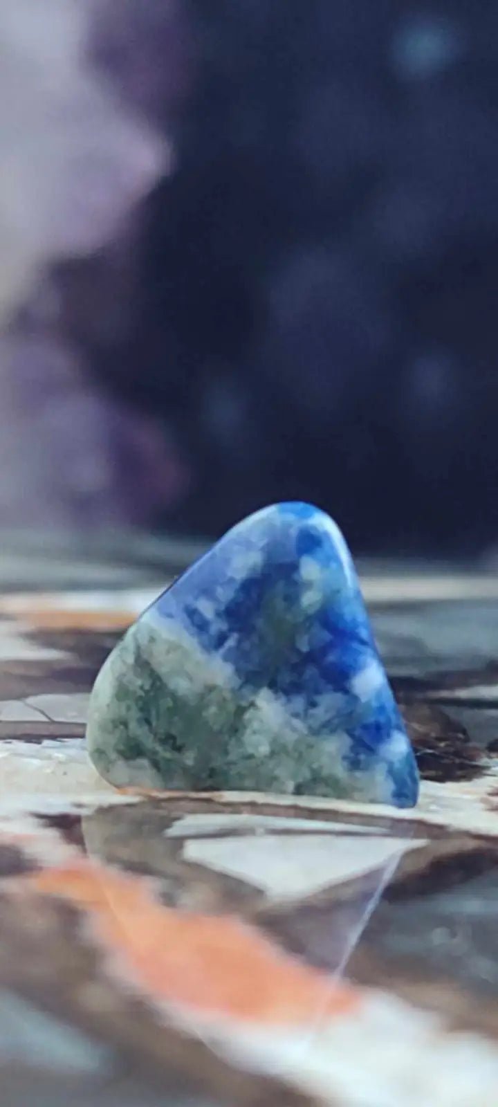 Load image into Gallery viewer, Sodalite de Bolivie pierre roulée Grade ’Extra’ Sodalite pierre roulée
