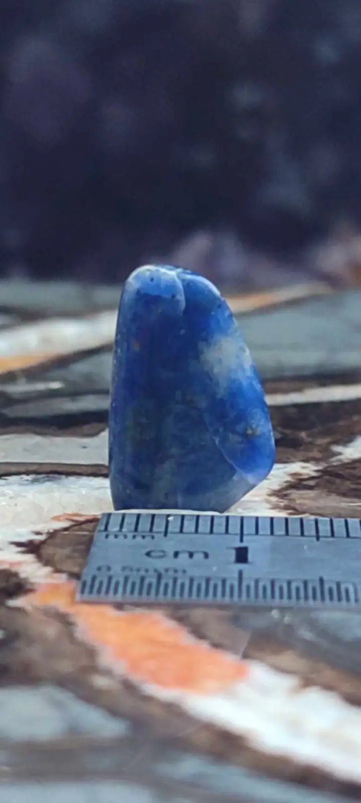 Chargez l&#39;image dans la visionneuse de la galerie, Sodalite de Bolivie pierre roulée Grade ’Extra’ Sodalite pierre roulée
