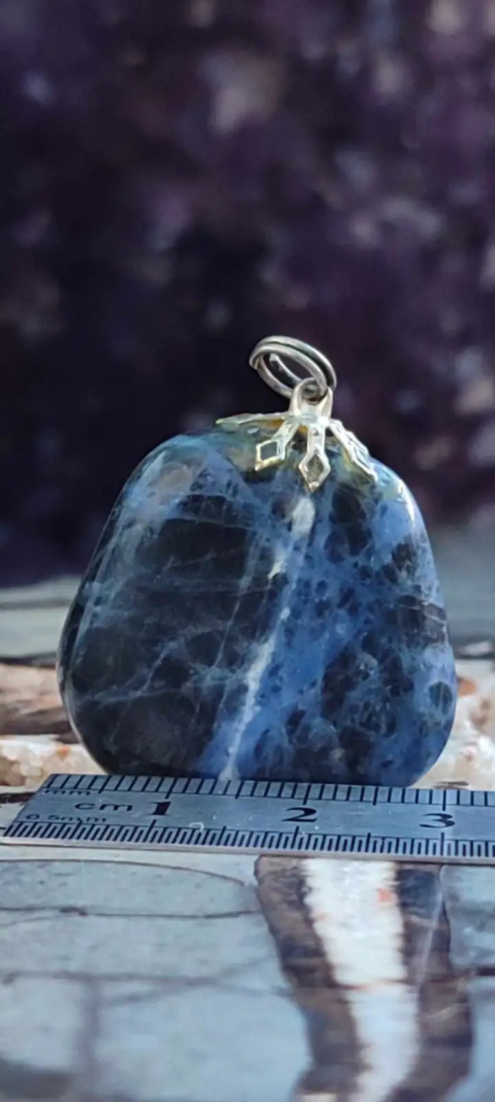 Load image into Gallery viewer, Sodalite du Brésil pendentifs Grade ++++ (fourni avec cordon) Sodalite pendentif
