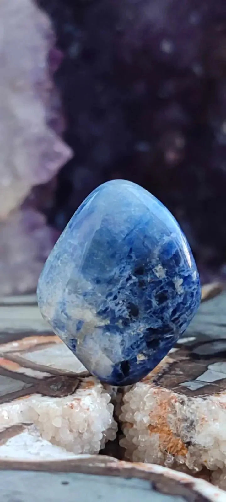 Load image into Gallery viewer, Sodalite du Brésil pierre roulée Grade A++++ Sodalite pierre roulée
