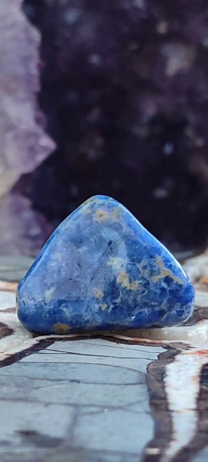Chargez l'image dans la visionneuse de la galerie, Sodalite du Brésil pierre roulée Grade A++++ Sodalite pierre roulée

