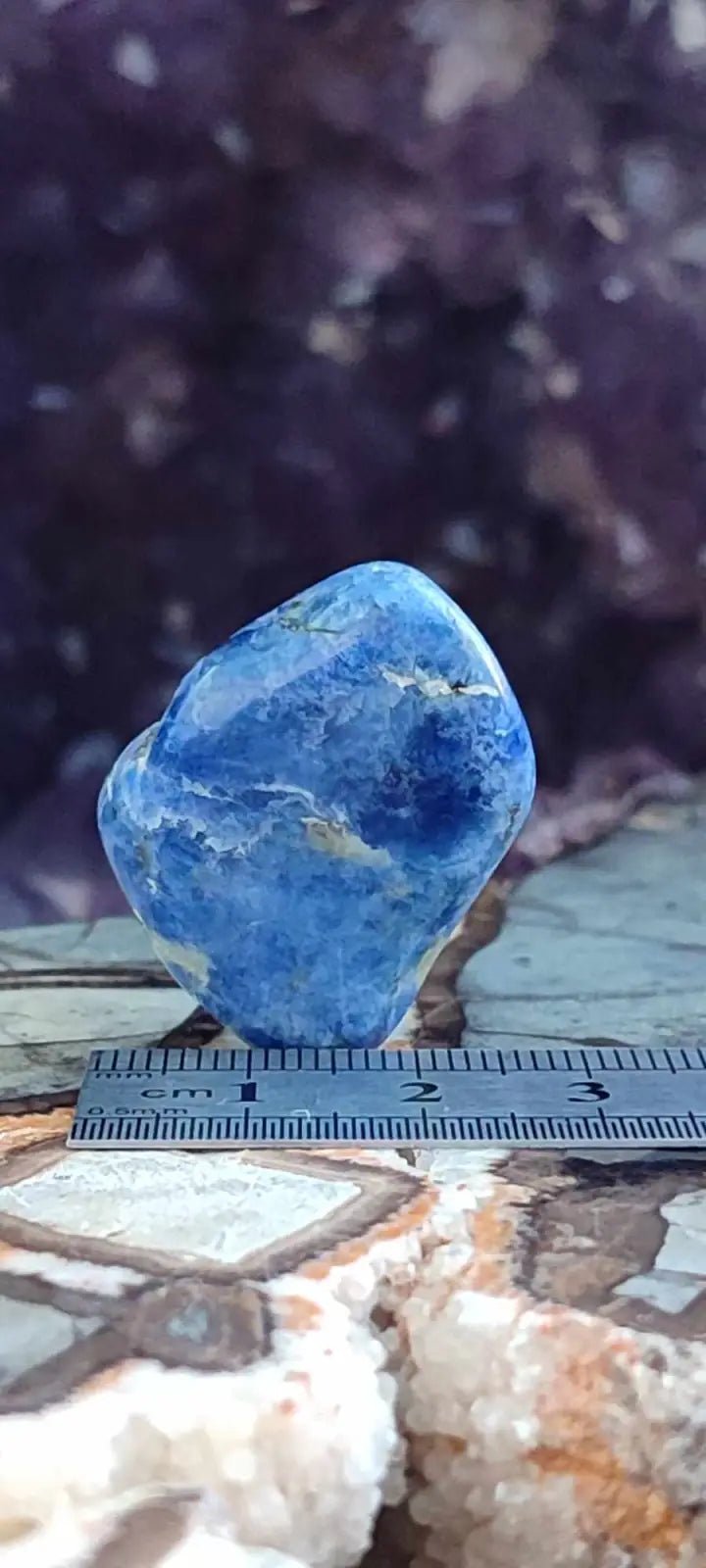 Load image into Gallery viewer, Sodalite du Brésil pierre roulée Grade A++++ Sodalite pierre roulée
