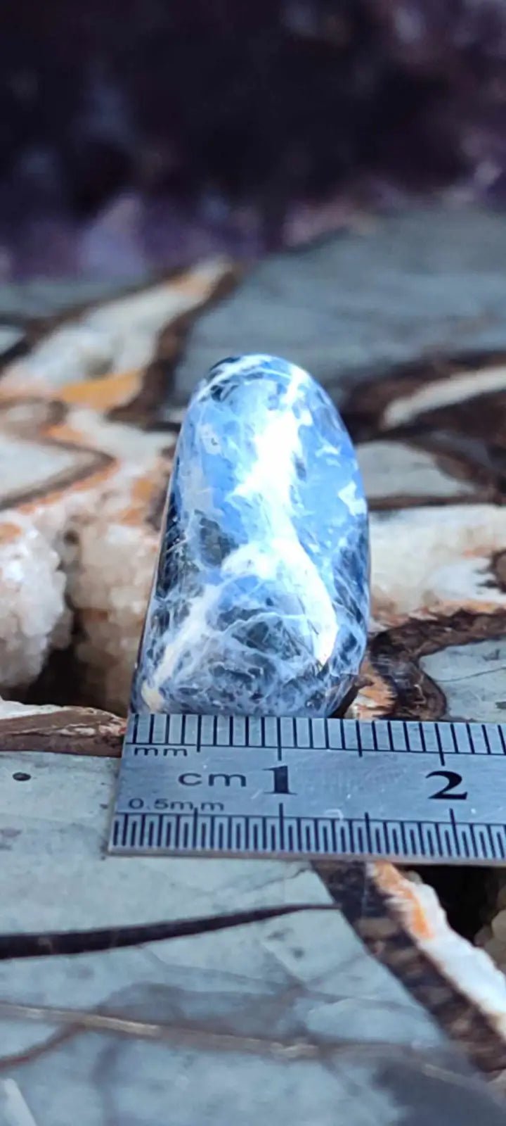 Chargez l&#39;image dans la visionneuse de la galerie, Sodalite du Brésil pierre roulée Grade A++++ Sodalite pierre roulée
