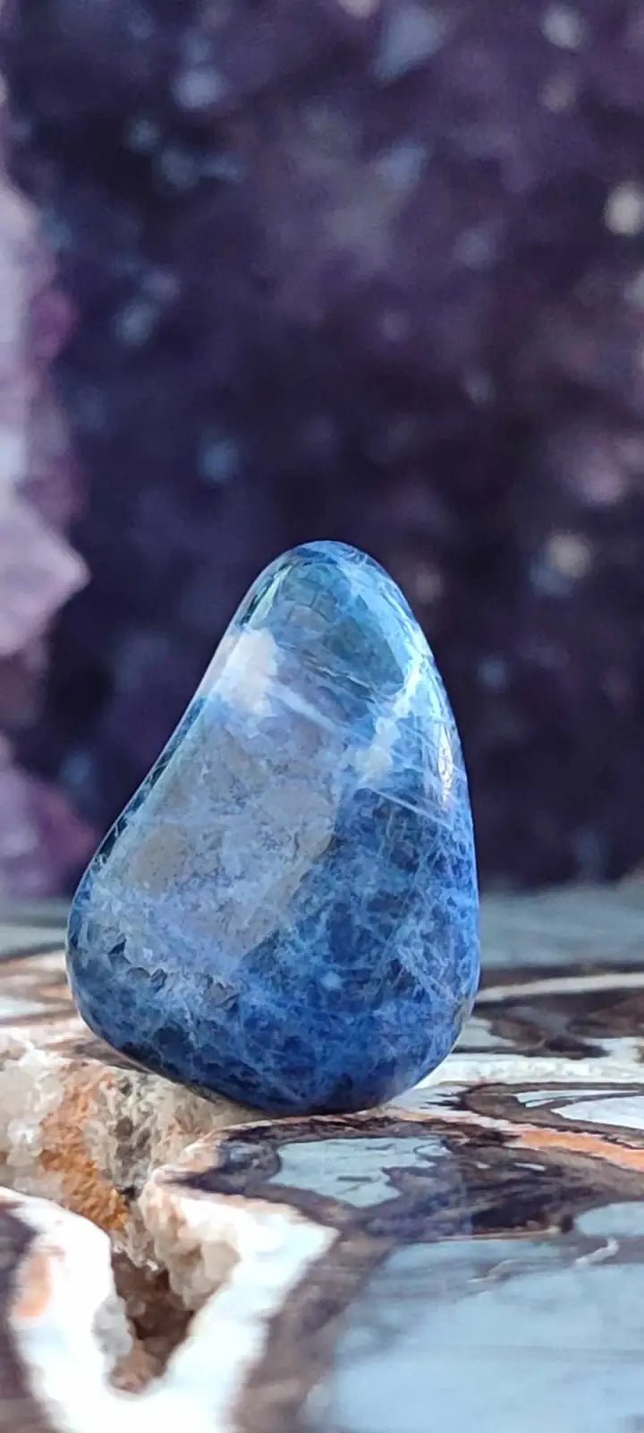 Load image into Gallery viewer, Sodalite du Brésil pierre roulée Grade A++++ Sodalite pierre roulée
