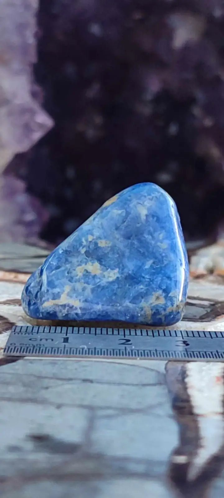 Chargez l'image dans la visionneuse de la galerie, Sodalite du Brésil pierre roulée Grade A++++ Sodalite pierre roulée
