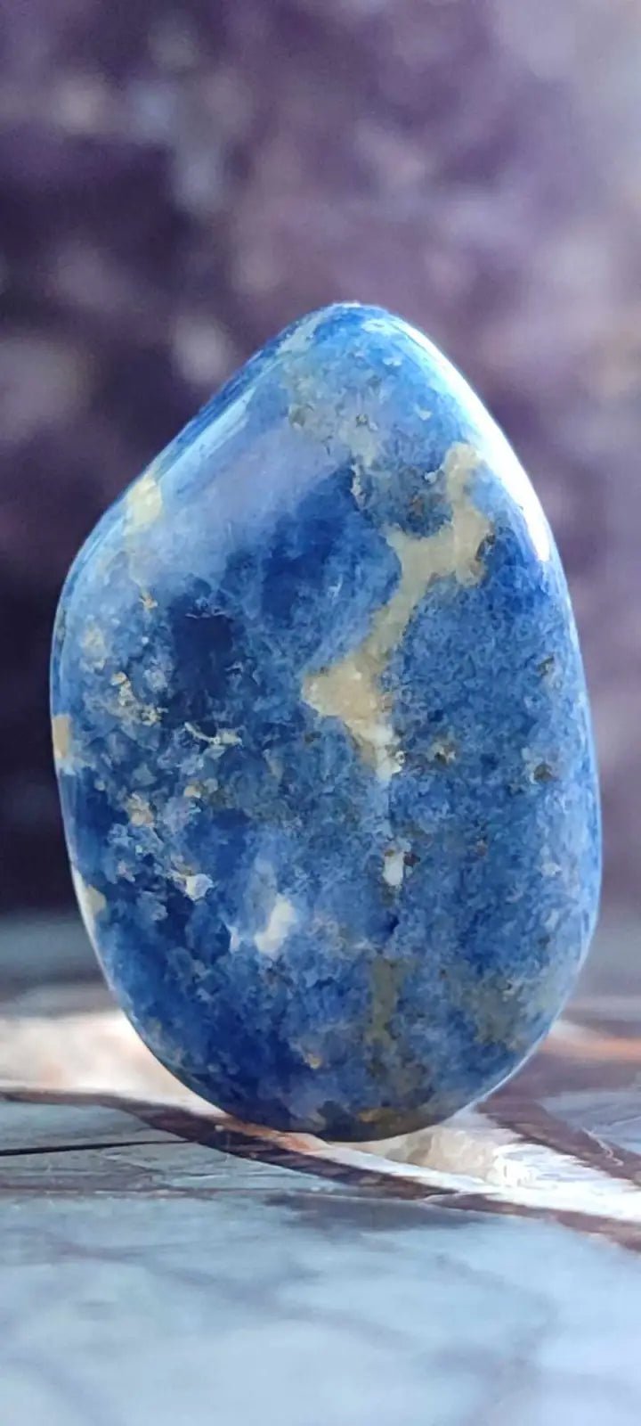 Load image into Gallery viewer, Sodalite du Brésil pierre roulée Grade A++++ Sodalite pierre roulée

