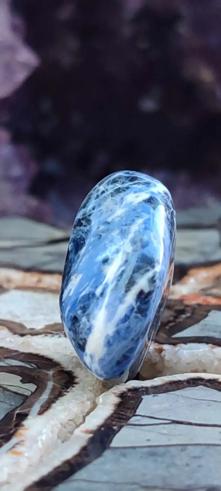 Chargez l&#39;image dans la visionneuse de la galerie, Sodalite du Brésil pierre roulée Grade A++++ Sodalite pierre roulée
