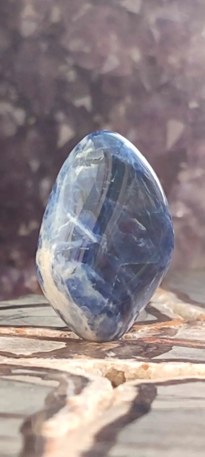 Chargez l&#39;image dans la visionneuse de la galerie, Sodalite du Brésil pierre roulée Grade A++++ Sodalite pierre roulée
