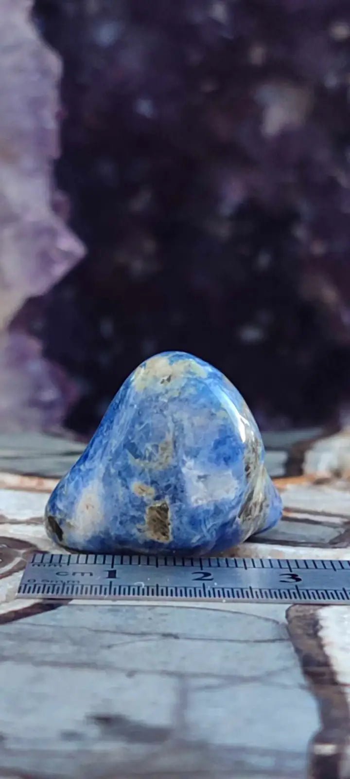 Chargez l'image dans la visionneuse de la galerie, Sodalite du Brésil pierre roulée Grade A++++ Sodalite pierre roulée
