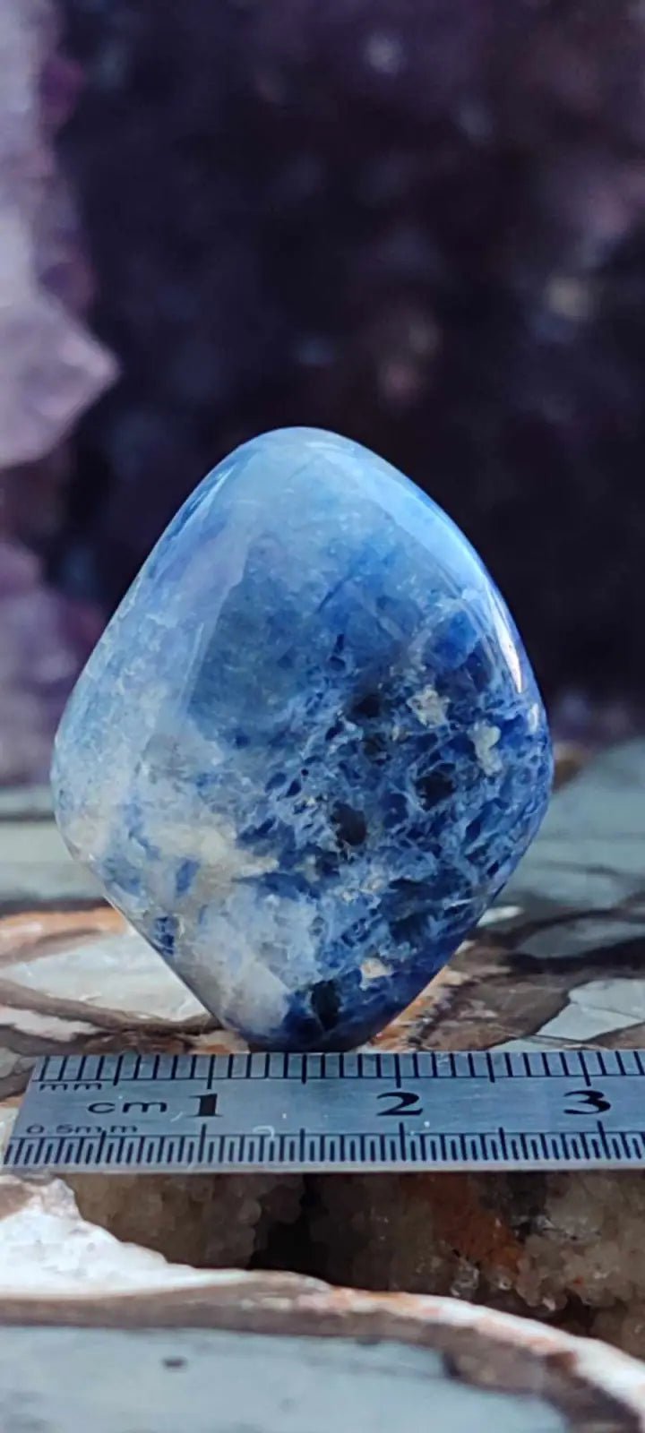 Load image into Gallery viewer, Sodalite du Brésil pierre roulée Grade A++++ Sodalite pierre roulée
