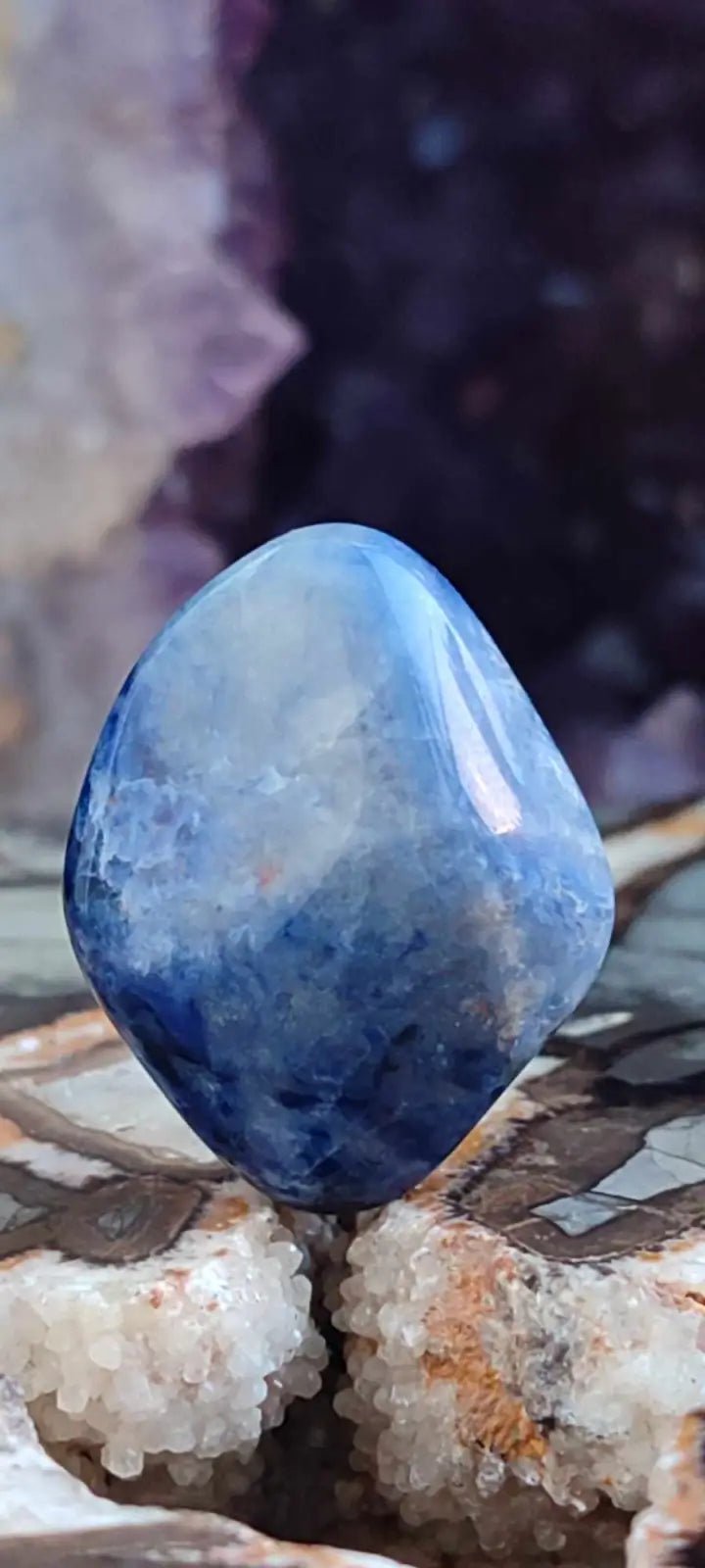Load image into Gallery viewer, Sodalite du Brésil pierre roulée Grade A++++ Sodalite pierre roulée
