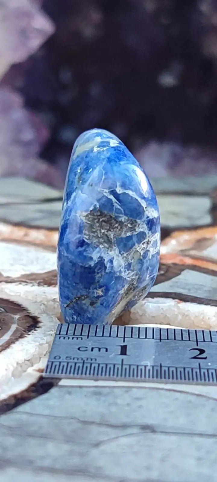 Load image into Gallery viewer, Sodalite du Brésil pierre roulée Grade A++++ Sodalite pierre roulée
