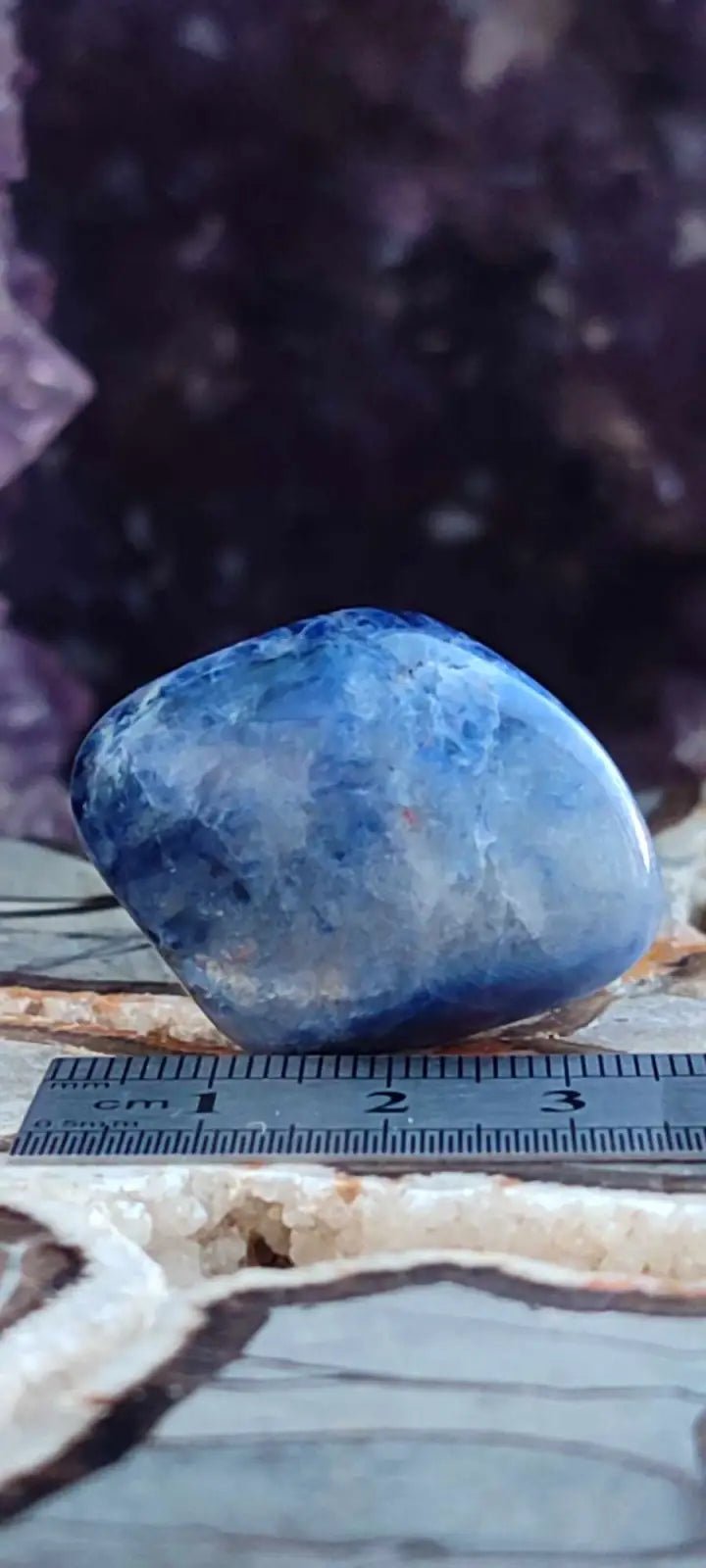 Load image into Gallery viewer, Sodalite du Brésil pierre roulée Grade A++++ Sodalite pierre roulée
