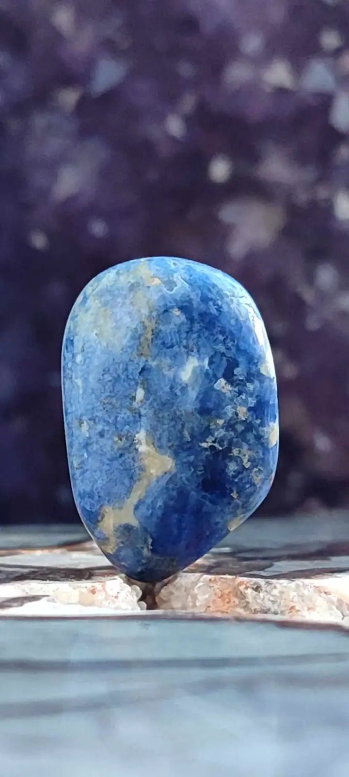 Load image into Gallery viewer, Sodalite du Brésil pierre roulée Grade A++++ Sodalite pierre roulée
