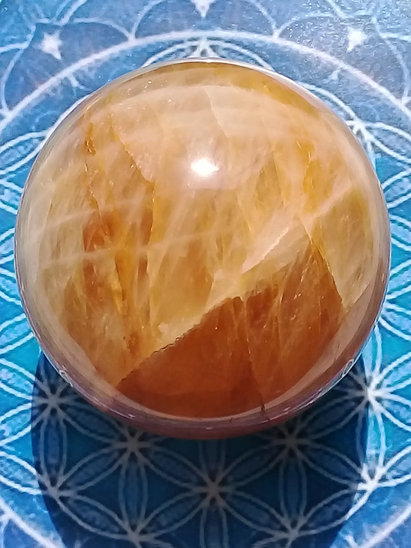 Carica immagine in Galleria Viewer, Sphère Calcite miel Grade A ++++ Diam 7cm Sphère Calcite miel Dans la besace du p&#39;tit Poucet...   
