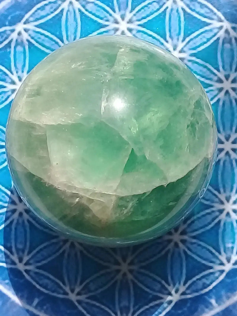 Load image into Gallery viewer, Sphère Fluorite verte Grade A ++++ Diam 6cm Sphère Fluorite verte
