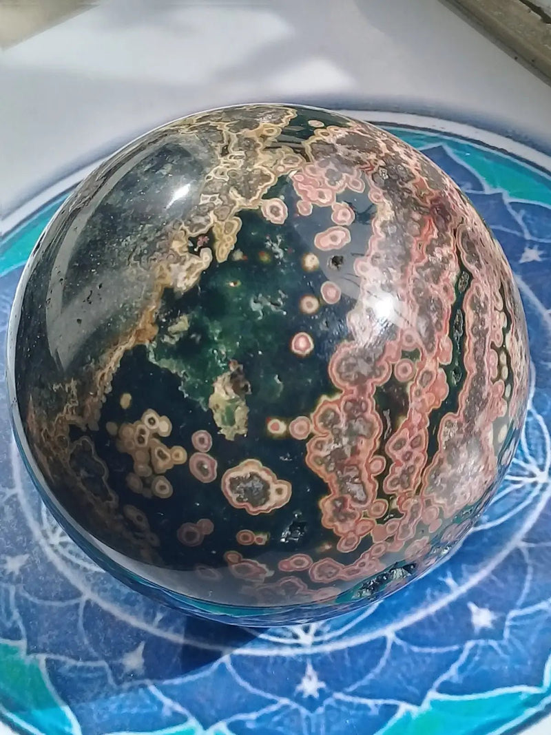 Load image into Gallery viewer, Sphère Jaspe Orbiculaire Grade A ++++ Diamètre 9cm Sphère Jaspe Orbiculaire
