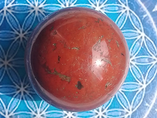 Sphère Jaspe rouge Grade A ++++ diamètre 6cm Sphère Jaspe rouge Dans la besace du p'tit Poucet...   
