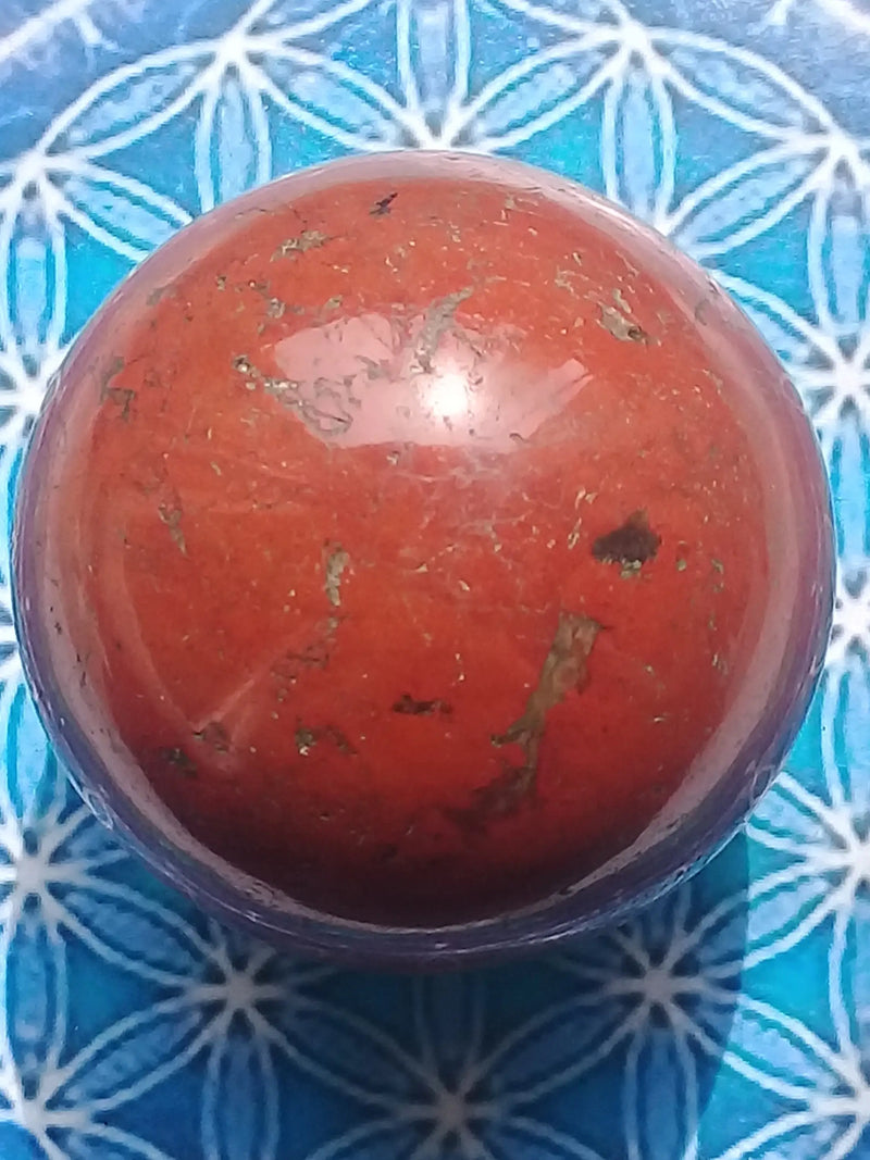 Load image into Gallery viewer, Sphère Jaspe rouge Grade A ++++ diamètre 6cm Sphère Jaspe rouge Dans la besace du p&#39;tit Poucet...   
