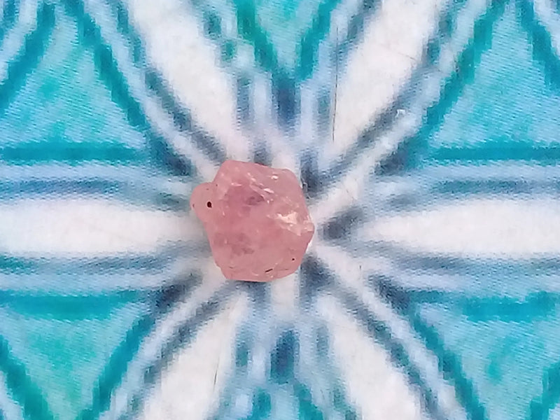 Carica immagine in Galleria Viewer, Spinelle rose fragment brut Grade A ++++ Spinelle rose fragment brut Dans la besace du p&#39;tit Poucet...   
