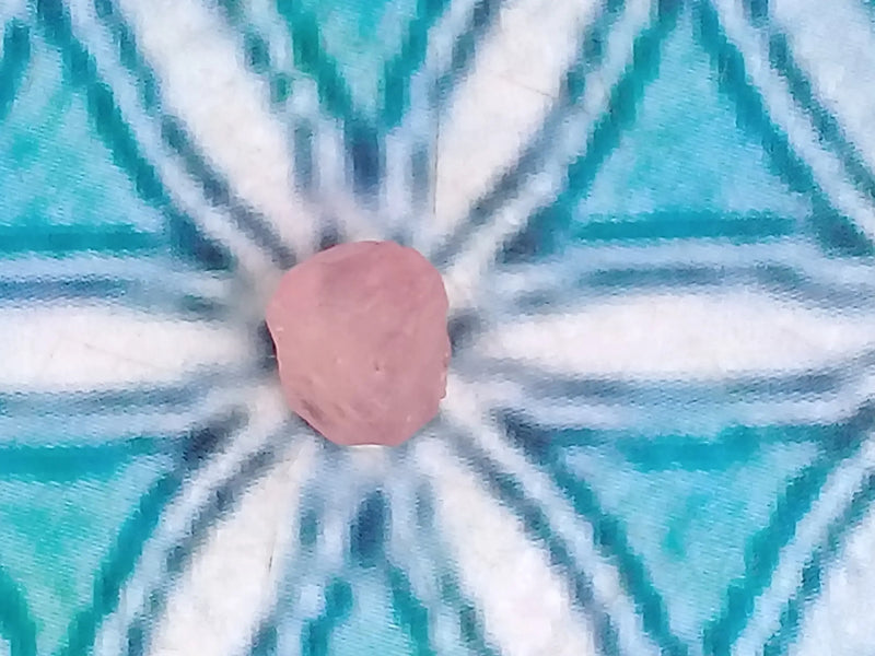 Laden Sie das Bild in Galerie -Viewer, Spinelle rose fragment brut Grade A ++++ Spinelle rose fragment brut Dans la besace du p&#39;tit Poucet...   
