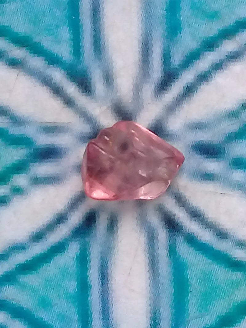 Load image into Gallery viewer, Spinelle rose fragment brut Grade A ++++ Spinelle rose fragment brut
