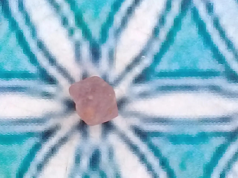 Load image into Gallery viewer, Spinelle rose fragment brut Grade A ++++ Spinelle rose fragment brut
