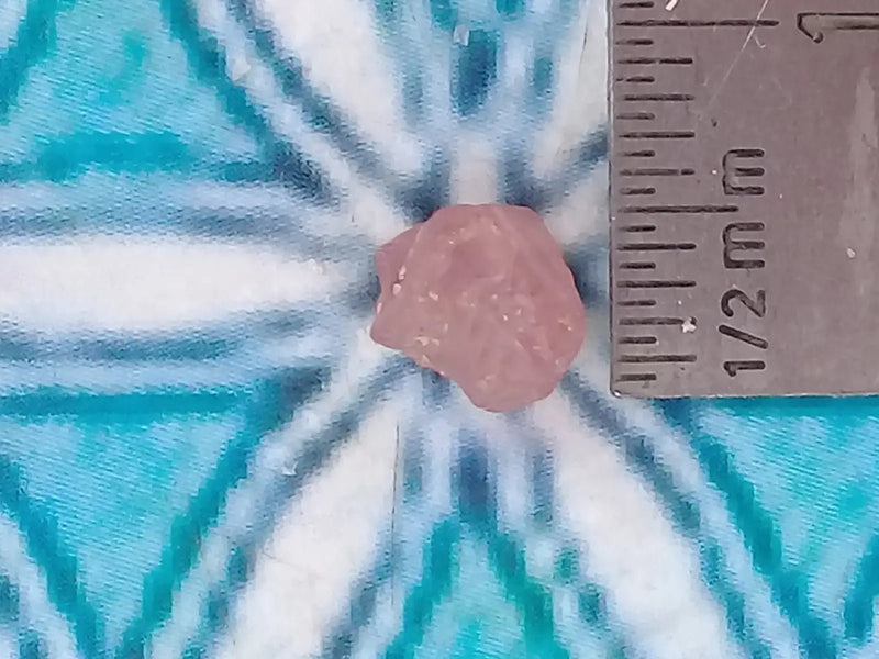 Chargez l'image dans la visionneuse de la galerie, Spinelle rose fragment brut Grade A ++++
