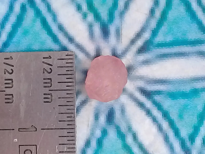 Load image into Gallery viewer, Spinelle rose fragment brut Grade A ++++ Spinelle rose fragment brut
