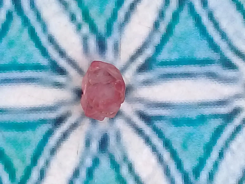 Load image into Gallery viewer, Spinelle rose fragment brut Grade A ++++ Spinelle rose fragment brut
