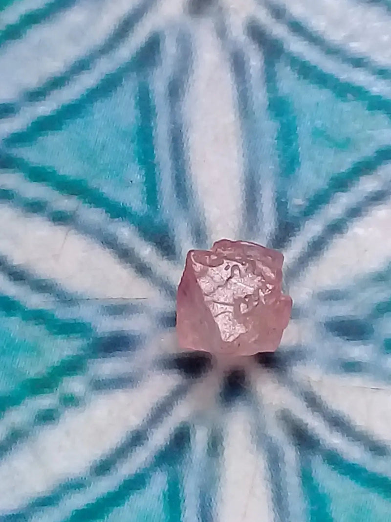 Load image into Gallery viewer, Spinelle rose fragment brut Grade A ++++ Spinelle rose fragment brut
