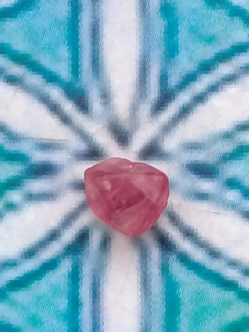 Load image into Gallery viewer, Spinelle rose fragment brut Grade A ++++ Spinelle rose fragment brut
