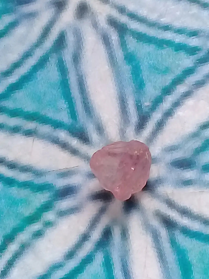 Load image into Gallery viewer, Spinelle rose fragment brut Grade A ++++ Spinelle rose fragment brut
