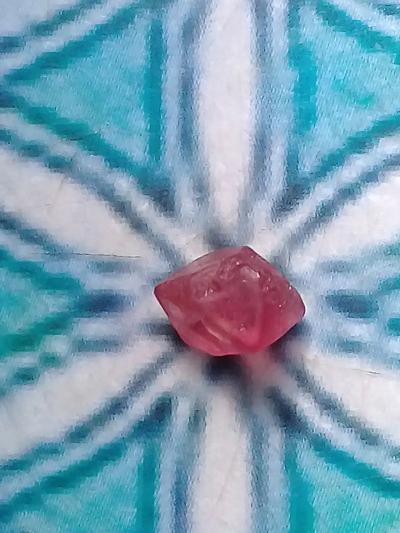 Load image into Gallery viewer, Spinelle rose fragment brut Grade A ++++ Spinelle rose fragment brut
