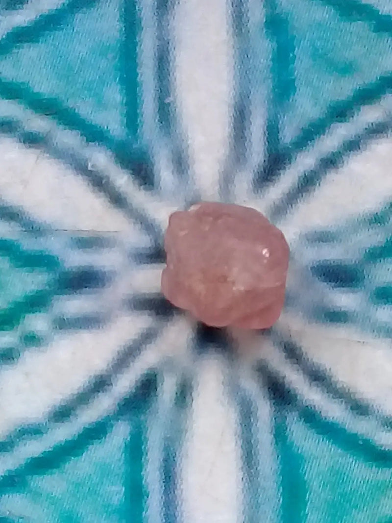 Load image into Gallery viewer, Spinelle rose fragment brut Grade A ++++ Spinelle rose fragment brut
