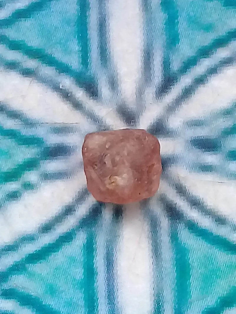 Load image into Gallery viewer, Spinelle rose fragment brut Grade A ++++ Spinelle rose fragment brut
