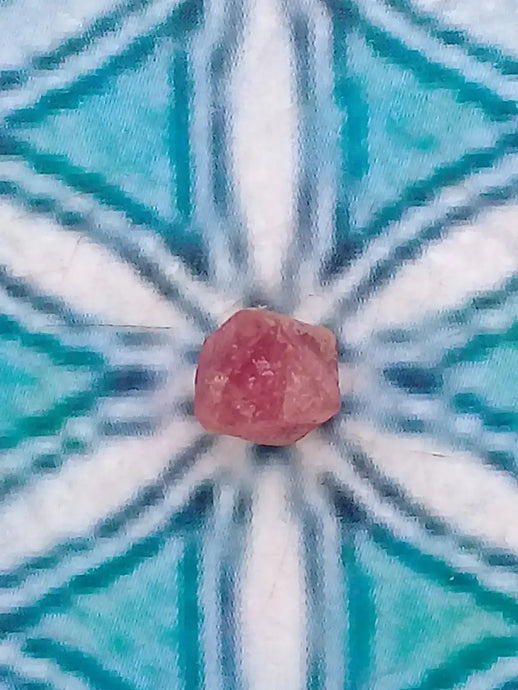 Spinelle rose fragment brut Grade A ++++ Spinelle rose fragment brut