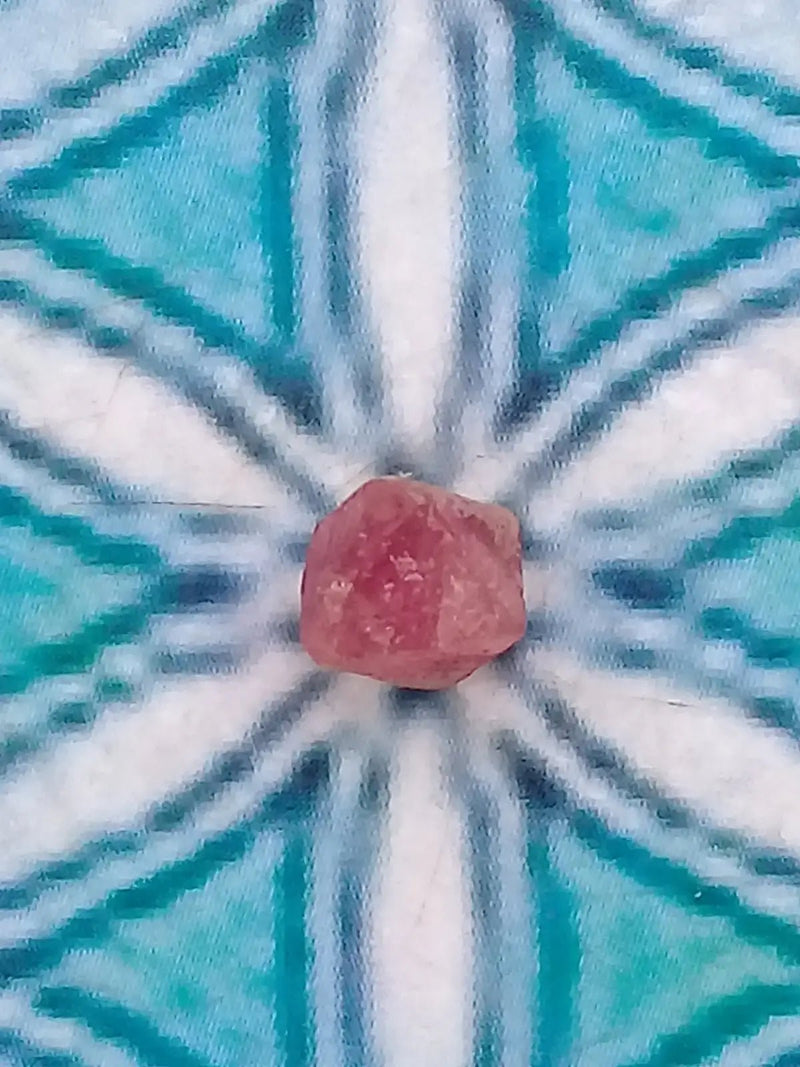 Load image into Gallery viewer, Spinelle rose fragment brut Grade A ++++ Spinelle rose fragment brut
