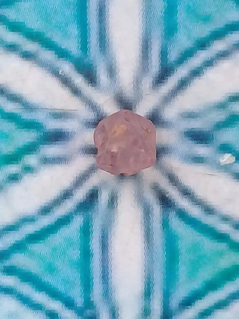 Load image into Gallery viewer, Spinelle rose fragment brut Grade A ++++ Spinelle rose fragment brut
