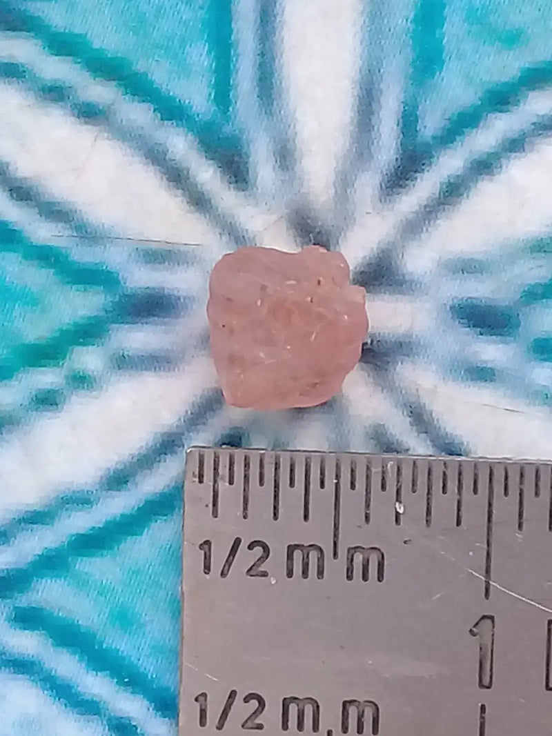 Load image into Gallery viewer, Spinelle rose fragment brut Grade A ++++ Spinelle rose fragment brut
