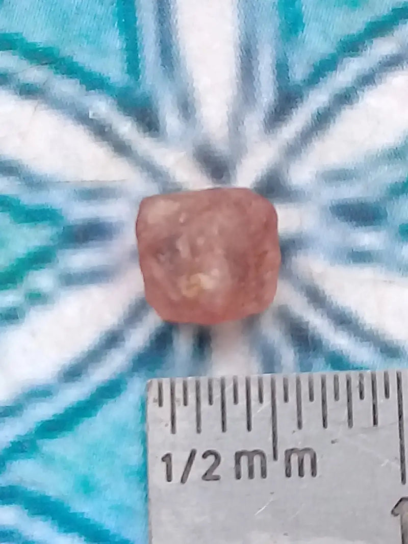 Load image into Gallery viewer, Spinelle rose fragment brut Grade A ++++ Spinelle rose fragment brut
