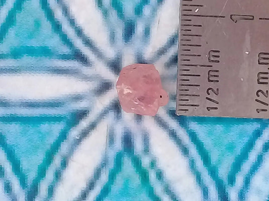 Spinelle rose fragment brut Grade A ++++ Spinelle rose fragment brut