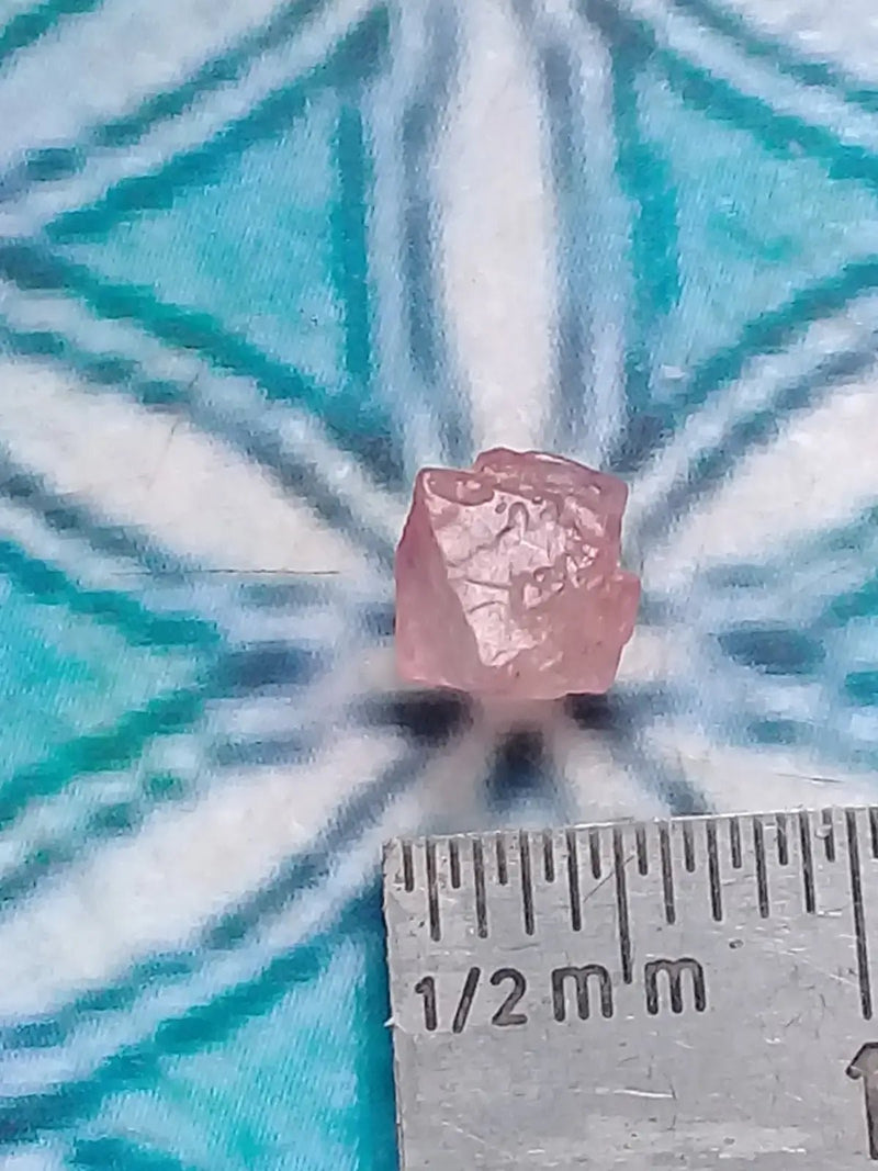 Load image into Gallery viewer, Spinelle rose fragment brut Grade A ++++ Spinelle rose fragment brut
