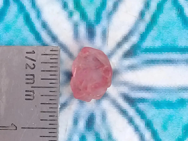 Load image into Gallery viewer, Spinelle rose fragment brut Grade A ++++ Spinelle rose fragment brut
