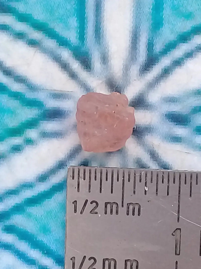 Load image into Gallery viewer, Spinelle rose fragment brut Grade A ++++ Spinelle rose fragment brut
