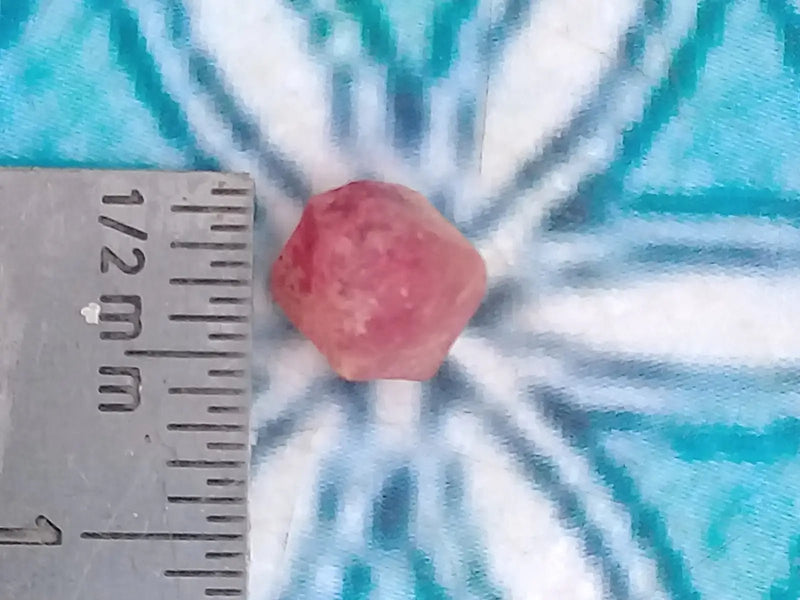 Load image into Gallery viewer, Spinelle rose fragment brut Grade A ++++ Spinelle rose fragment brut
